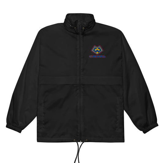 Vista frontal de rompevientos impermeable color negra con logotipo de Wuanderful Locos