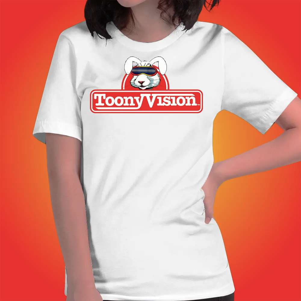 Mujer vistiendo playera blanca ToonyVision Creadora, con logo minimalista, ideal para fans del arte y animación.
