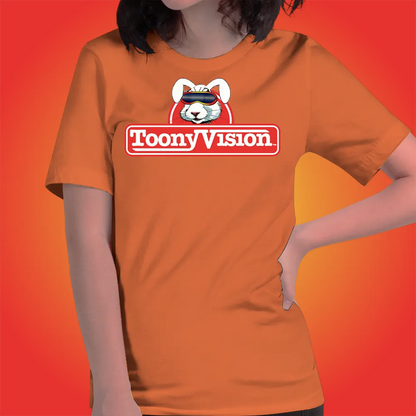 Mujer vistiendo playera naranja ToonyVision Creadora, con logo minimalista, ideal para fans del arte y animación.