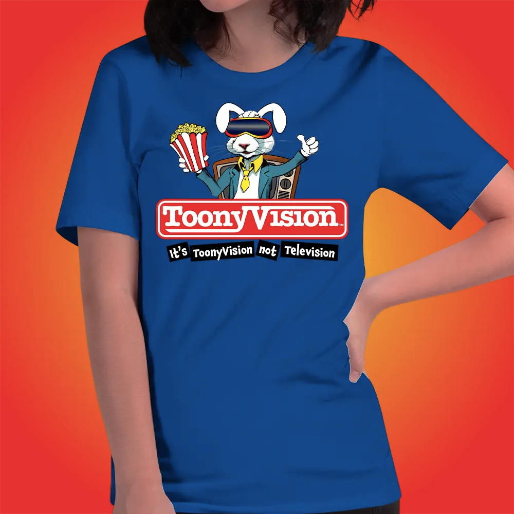 Mujer vistiendo playera azul rey premium ToonyVision Studios con logo oficial y corte femenino.