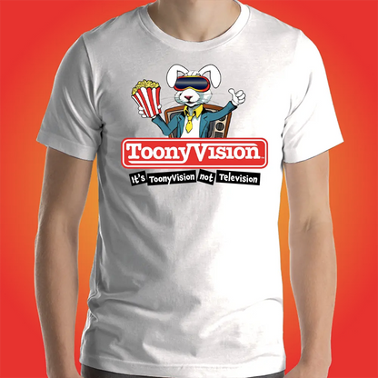 Hombre vistiendo playera blanca premium ToonyVision con logo de animación.